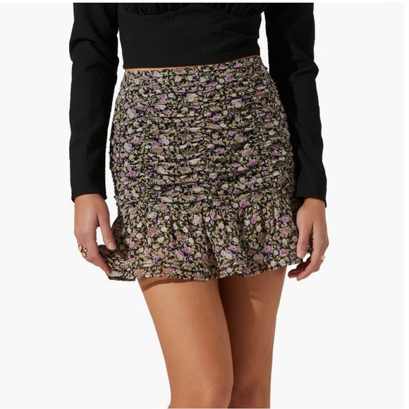ASTR Floral Smocked Mini Skirt (NWOT) - Picture 13 of 13